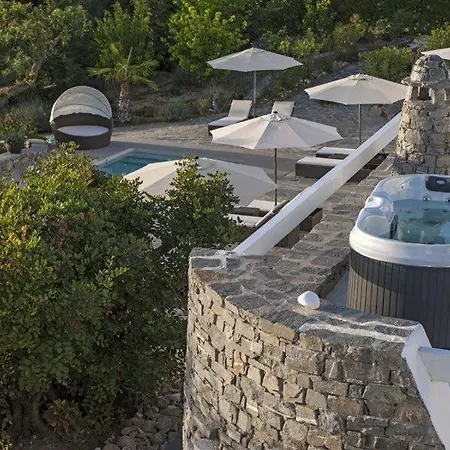 Chrysalis Nature 4 Páros