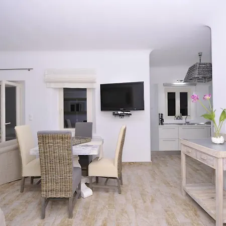 Chrysalis Nature 4 Apartmán Páros