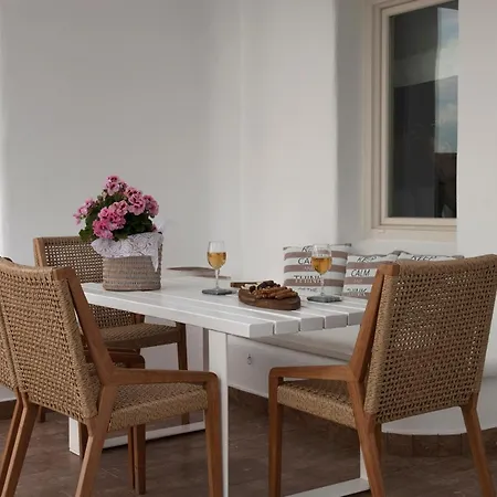Chrysalis Nature 4 * Parikia (Paros)