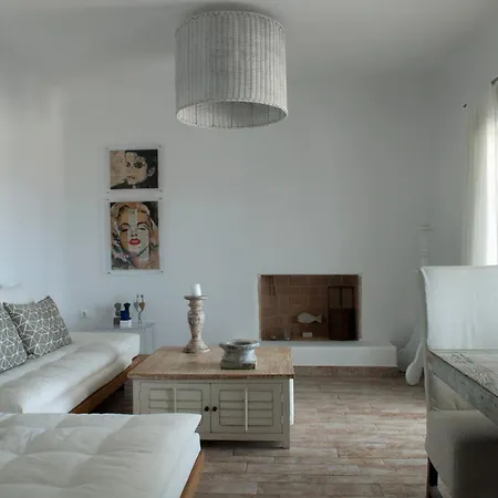 Chrysalis Nature 4 * Parikia (Paros)