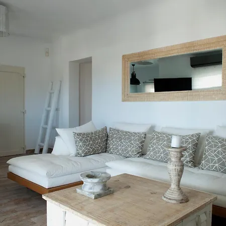Chrysalis Nature 4 * Parikia (Paros)